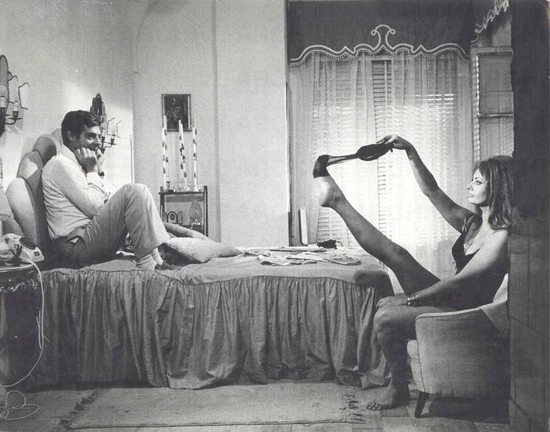 Marcello Mastroianni e Sophia Loren sul set di “Ieri, oggi, domani” di Vittorio De Sica