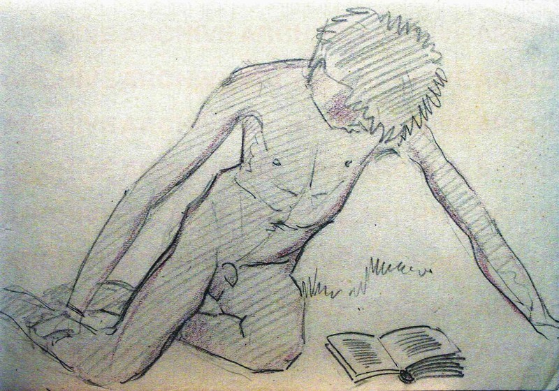 Ragazzo nudo seduto in lettura